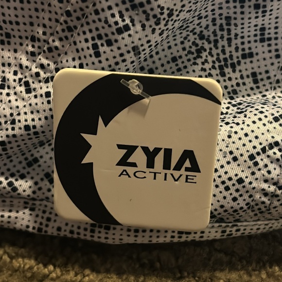 ✨Zyia Square Polka Dot Ultralite Active Cap - Picture 7 of 10